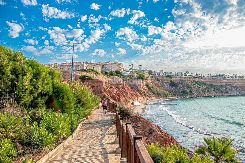 Foto 2b78231b-26dd-4ef6-87d8-cf30874ca948. Chalet con riscaldamento parcheggio piscina in Villamartín-Las Filipinas Orihuela