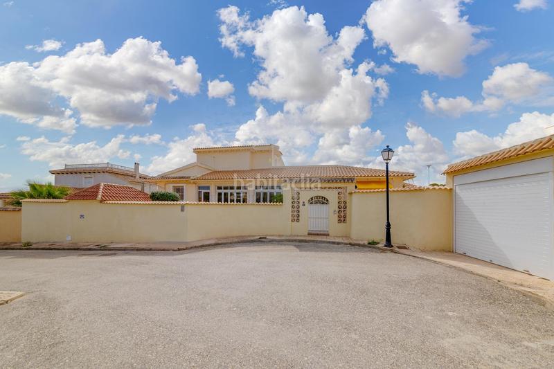 Foto 4569e842-e716-43d3-b671-ff3393e26fc4. Chalet avec chauffage parking piscine dans Villamartín-Las Filipinas Orihuela