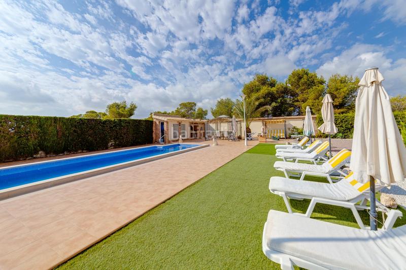 Foto 594a73d3-95fa-4352-b587-f50b8a0dc2db. Chalet avec chauffage parking piscine dans Villamartín-Las Filipinas Orihuela