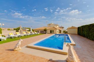 Chalet  Carrer carrer de la sierra morena-las filipinas. Villa en las filipinas