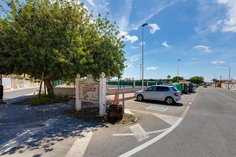 Foto 259277bf-34e8-406c-be00-e5738424a749. Casa bungalow planta baja completamente reformado en residencial tranquilo y familiar en Torrevieja