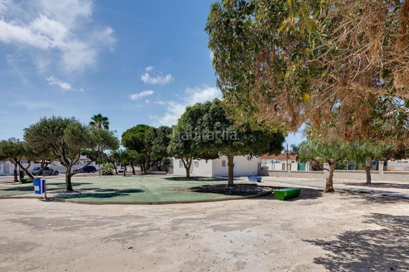 Foto a0875a9b-a514-4c3e-bd82-fd1eb1420a83. Casa bungalow planta baja completamente reformado en residencial tranquilo y familiar en Torrevieja