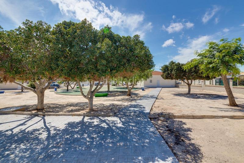 Foto d74c76e6-aa4a-4843-bbd6-c6082c03b9bb. Casa bungalow planta baja completamente reformado en residencial tranquilo y familiar en Torrevieja