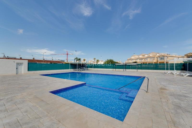 Foto ed5bd649-aea3-4d6e-abcd-d905405a8cf7. Casa bungalow planta baja completamente reformado en residencial tranquilo y familiar en Torrevieja