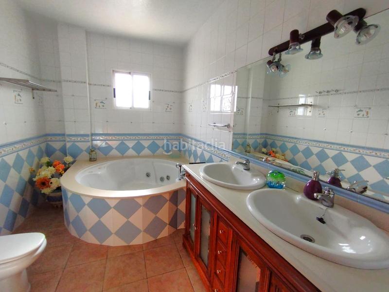 Foto 2edcbbea-fc65-4f53-9923-f3d0b6701a37. Chalet avec parking piscine dans Zona Carrefour - Urbanizaciones Torrevieja