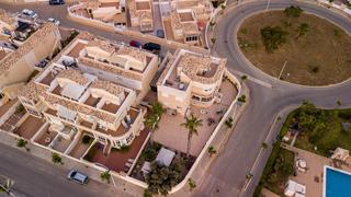 Chalet  Calle de las lavanderas. Descubre el hogar de tus sueños en torrevieja!