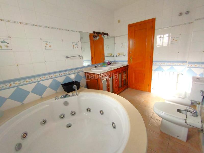 Foto f5ba4e52-07a4-41fe-a857-9c7d8dd869a8. Chalet avec parking piscine dans Zona Carrefour - Urbanizaciones Torrevieja