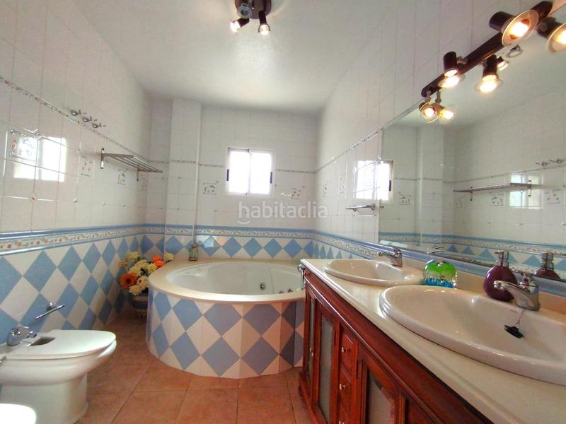 Foto fbc5f76f-e41e-4ac3-8518-90c321203dc9. Chalet avec parking piscine dans Zona Carrefour - Urbanizaciones Torrevieja