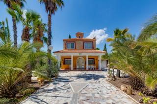 Casa  Avenida avenida de madrid. Impresionante finca con casa tipo dulpex de 5 dormitorios  pisci