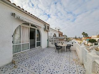 Casa  Avenida avenida deva. Acogedor bungalow de dos habitaciones y con gran terraza en san
