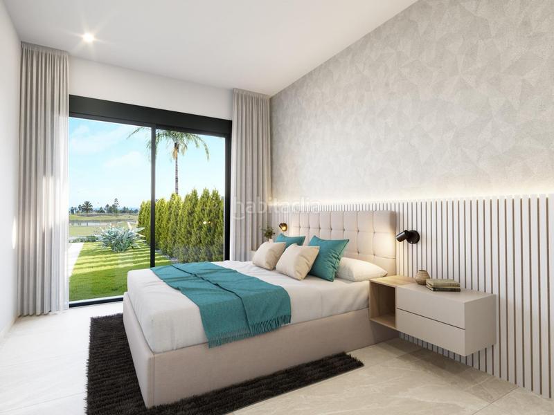 Foto e4e18d9a-e316-4bdc-84a7-232ac9b77d02. Chalet residencia de nueva construcción en primera línea del campo de golf la serena, en los alcázares en Alcázares (Los)