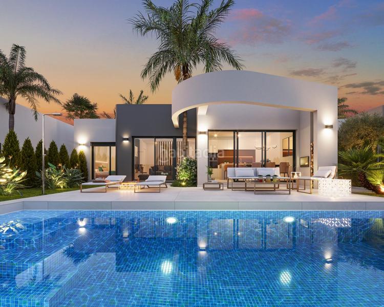 Foto f88aa91b-90e6-47ab-a14b-d88ebbd76e99. Chalet residencia de nueva construcción en primera línea del campo de golf la serena, en los alcázares en Alcázares (Los)