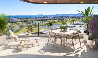 Attique à Las Lomas de Rame-Bahía Bella. Residencia de nueva construcción en primera línea del campo de g