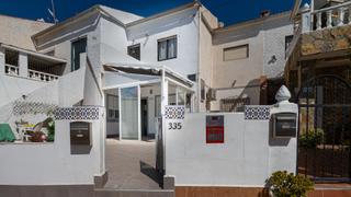 Maison à Calle diego puerta 335. Bungalow de 2 dormitorios, jardin y terraza acristalada en torre
