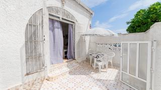 Maison à Calle calle de liszt, 1 1. Bungalow de 2 dormitorios con terraza delantera y trasera en la