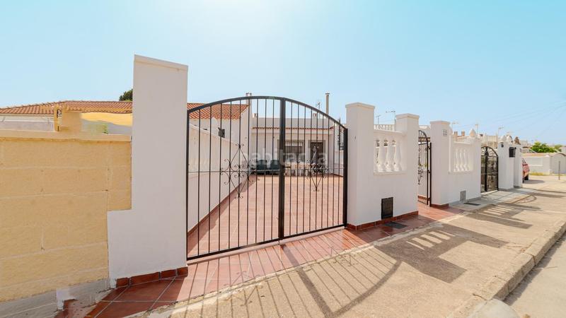 Foto b02c96ec-c54b-4fdc-b610-9c6a439efa84. Casa in Zona Carrefour - Urbanizaciones Torrevieja