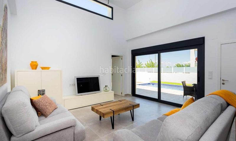 Foto ce46b864-7b8b-4ee1-83c6-af441380ab1d. Xalet amb aparcament piscina a Daya Nueva