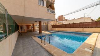 Apartament a Calle calle de ramón freixa 11. Apartamento de 2 dormitorios con piscina comunitaria y plaza de
