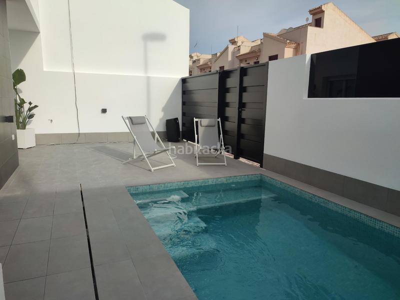 Foto b9dd6b1e-5713-4ff9-a056-e58625f6ea7b. Casa aparellada amb aparcament piscina a Balsicas Torre - Pacheco