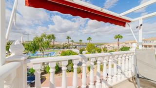 Casa a Calle calle leman, 3 109. Casa tipo dúplex de 4 dormitorios con piscina comunitaria en res