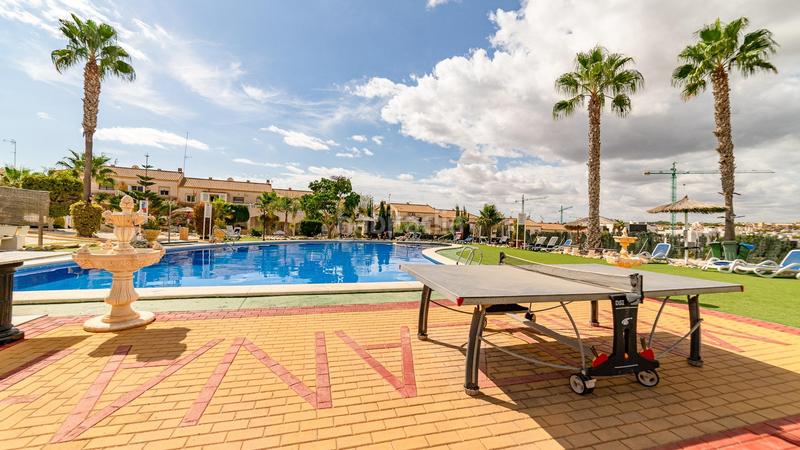 Foto 0a9393f7-dea0-4ff8-bba4-ad5a9b7a02f4. Chalet dans calle calle leman dans La Florida Orihuela