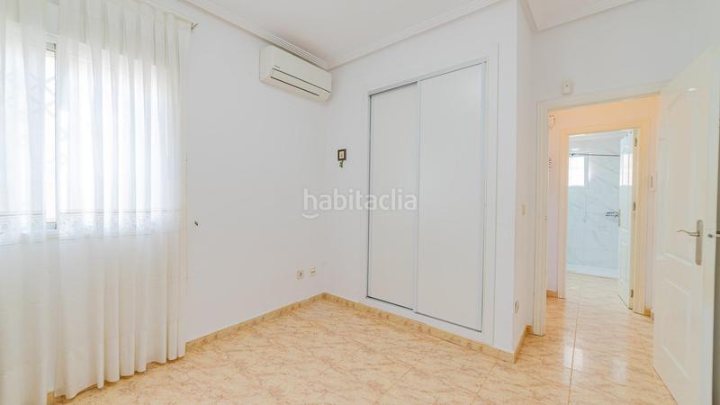 Foto 9396ff03-0b72-4354-94c4-97b5b8f34822. Chalet dans calle calle leman dans La Florida Orihuela