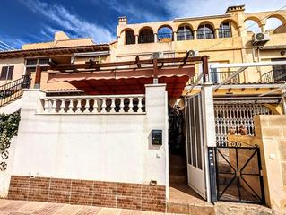 Maison à Calle calle miguel ángel 29. Duplex adosado semi reformado con vistas a la laguna en el chapa