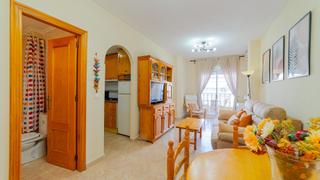 Appartement à Calle san julian 44. Apartamento de 1 dormitorio con piscina comunitaria, en torrevie