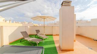 Attique à Calle santa trinidad 4. Ático con solárium y plaza de garaje en torrevieja