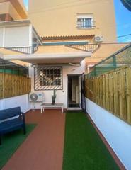Estudio en Nueva Torrevieja. Estudio reformado con terraza de 20m2 en torrevieja
