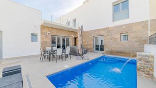 House in Alc joaquin alberca 5. Casa tipo dúplex de 4 dormitorios con piscina privada en daya vi