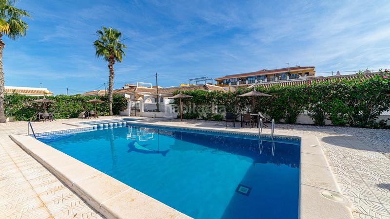 Foto fa8adbf2-9678-4b50-b1c0-5a2b2a39ae21. Casa a robleda 16 a Zona Carrefour - Urbanizaciones Torrevieja