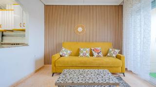 Appartement à San luis 1. Apartamento de 2 dormitorios con piscina comunitaria en torrevie