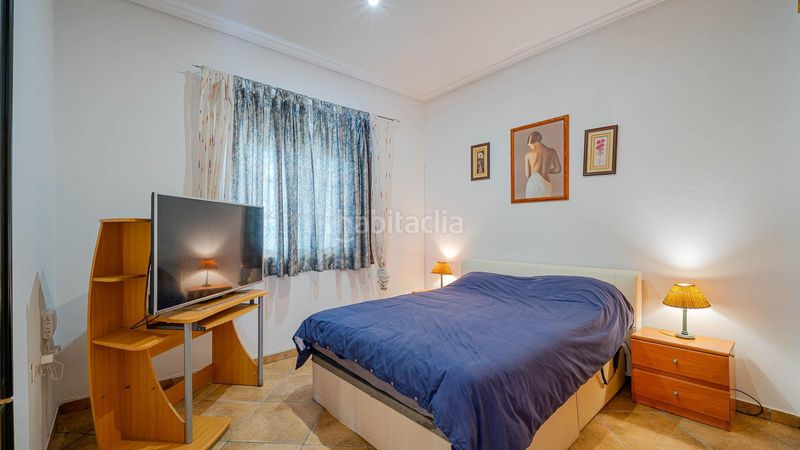 Foto b762f81e-a49b-4761-841e-1d142160a02a. Xalet amb aparcament piscina a Centro Rojales