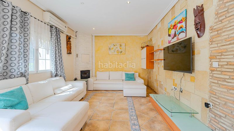 Foto e3ded773-2773-4a16-8b21-dad98d25b694. Xalet amb aparcament piscina a Centro Rojales