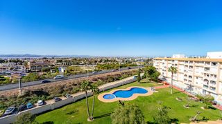 Àtic a Calle calle santander 3. Ático de 2 dormitorios con piscina comunitaria en torrevieja