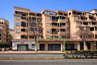 Local Comercial  Calle orihuela. Exclusivo espacio comercial reformado con máxima visibilidad en