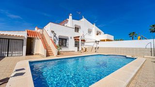 Casa bifamiliare  Calle salvador dalí. Chalet pareado de 4 dormitorios con parcela de 396 m2, garaje y