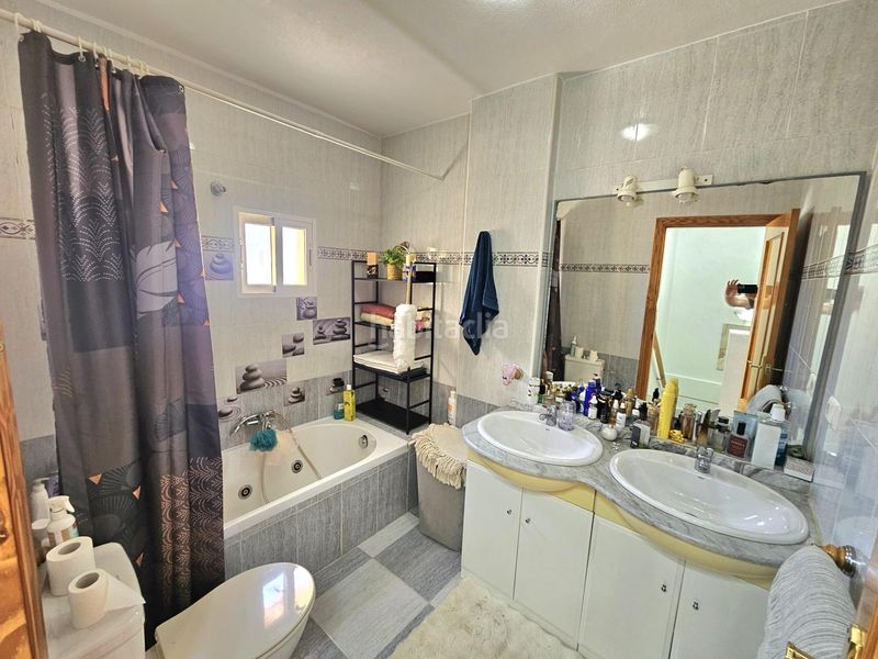 Foto 4a7c2c1f-8879-4822-b896-866296debd5c. Casa amb piscina a La Florida Orihuela