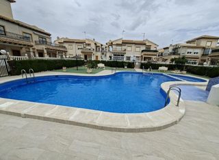 Casa  Horizonte cl 4 2. Bungalow en planta alta de 2 dormitorios con jardín y piscina co