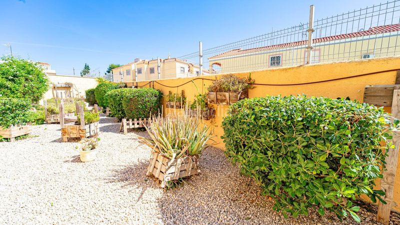 Foto 0d676f34-c286-4810-bd9e-951e9cc95185. Casa amb piscina a Zona Carrefour - Urbanizaciones Torrevieja