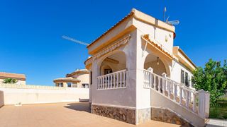 Chalet  Rio guadalquivir. Chalet independiente de 3 dormitorios con 377 m2 de parcela en c