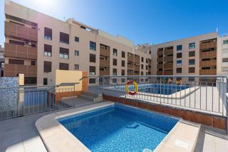 Apartament a Calle calle apolo 66. Apartamento de 3 dormitorios con piscina comunitaria en torrevie