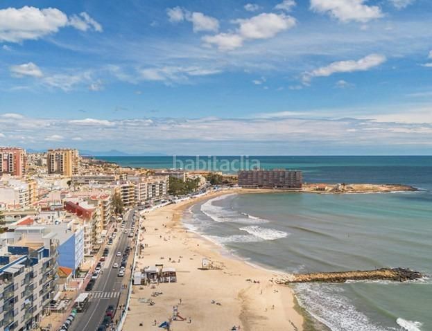Foto 5aa8bce4-7889-4664-9a43-0bb472629e66. Àtic amb piscina a Zona Playa de los Locos Torrevieja