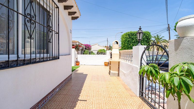 Foto 37dc65fb-ca2a-47a3-b8cb-b618a4b6945b. Casa amb piscina a Aguas Nuevas Torrevieja