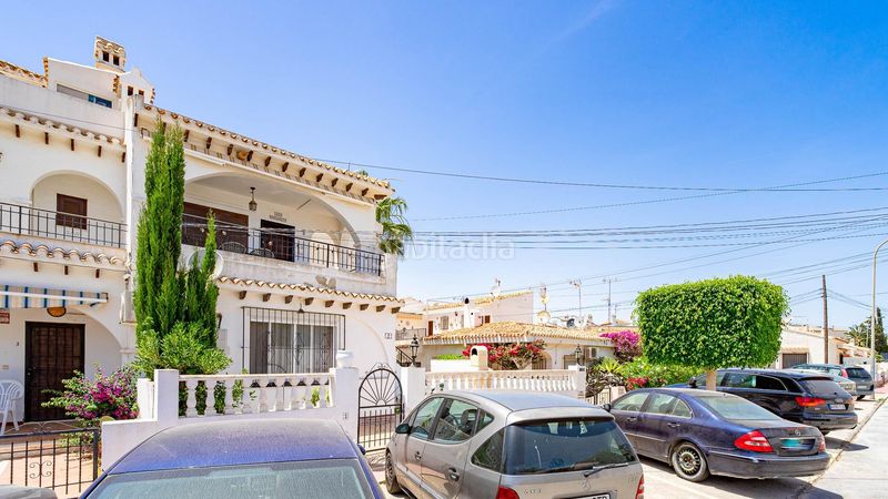 Foto b76c944f-4f7c-4c36-ae8e-eea9951b90ea. Casa amb piscina a Aguas Nuevas Torrevieja