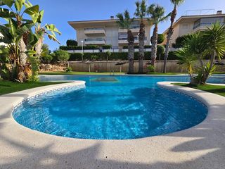 Haus  Rio llobregat. Vivienda de dos plantas totalmente exterior con terrazas y pisci