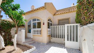 Semi detached house  C. jose lorca garcia. Adosado con solárium en altos del limonar, torrevieja