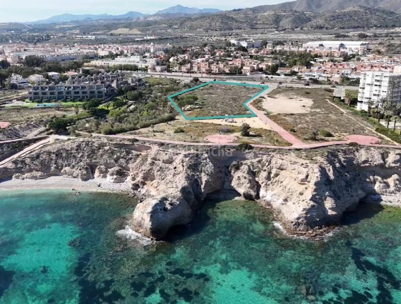 Foto e47bcdc9-b867-4d26-b47d-76c84aa32476. Casa aparellada amb aparcament piscina a Pueblo Español-Coveta Fumá Campello (el)