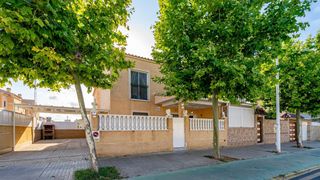 Duplex  Avenida delfina viudes 0. Vivienda tipo quad de 3 dormitorios con piscina comunitaria y 11